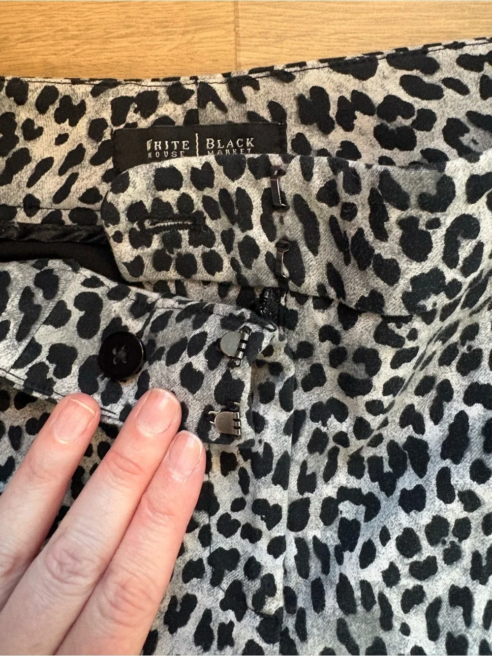 WHBM Leopard Print Slim Ankle Pant - size 8 - Picture 4 of 9